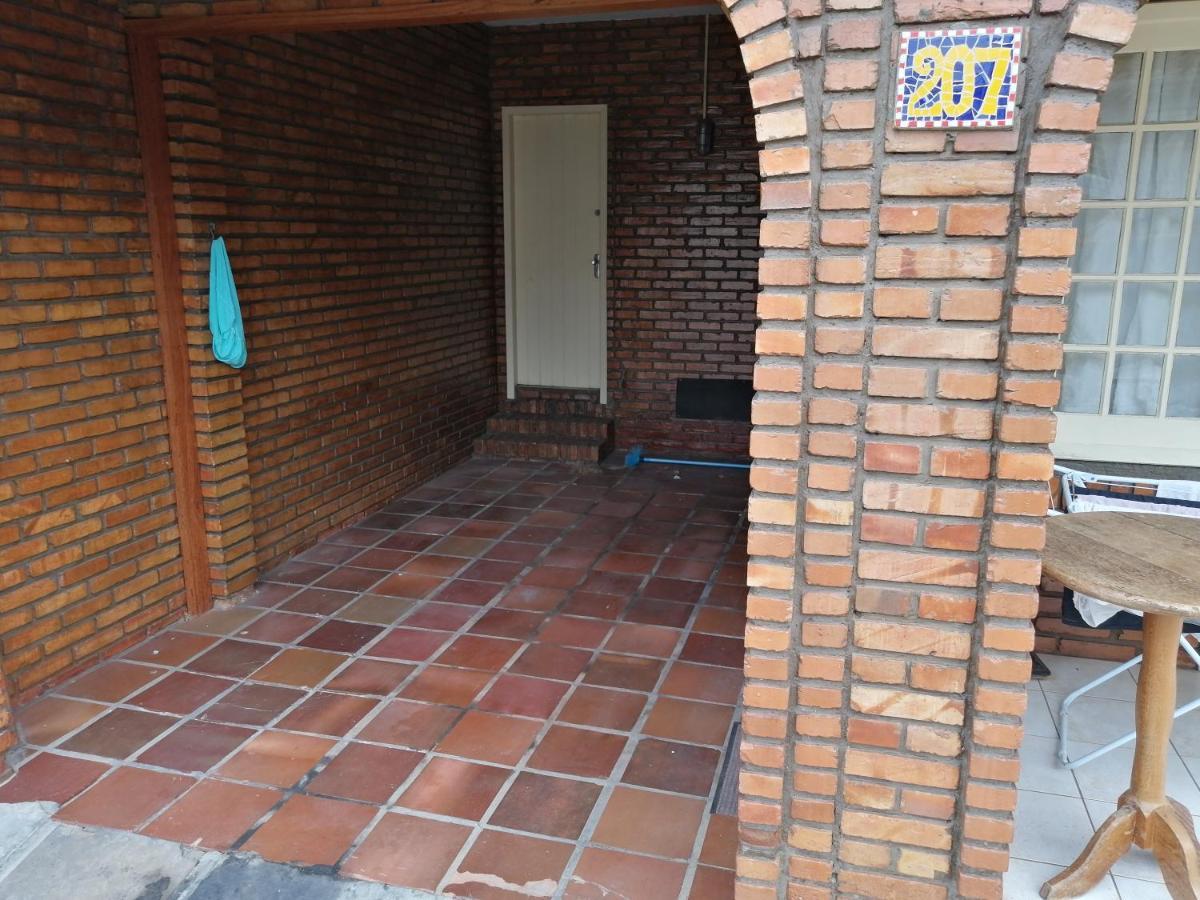 Coqueiros Hostel ฟลอเรียนอโปลิส ภายนอก รูปภาพ