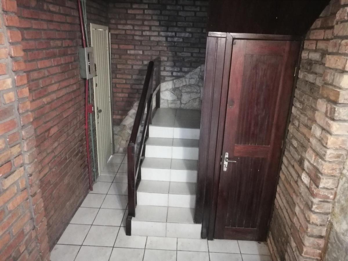 Coqueiros Hostel ฟลอเรียนอโปลิส ภายนอก รูปภาพ
