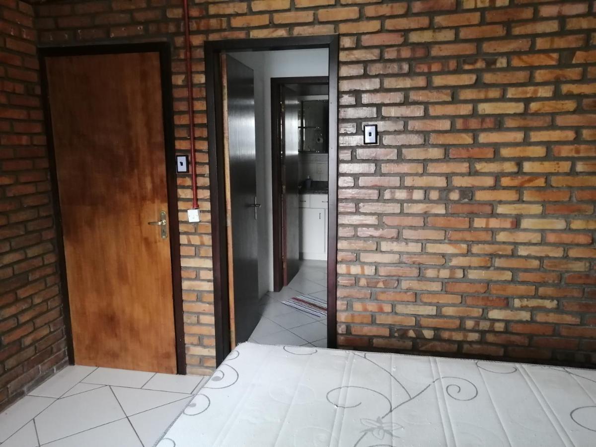 Coqueiros Hostel ฟลอเรียนอโปลิส ภายนอก รูปภาพ
